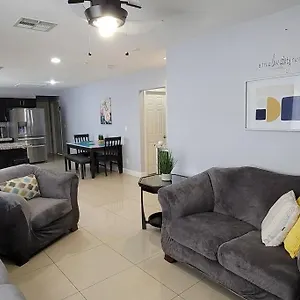 K - Fully Remodeled And Professionally Decorated Holiday home